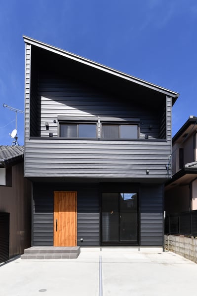 鎧張りの家