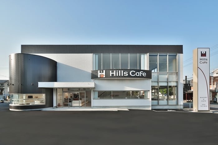 ベーカリー併設 大空間が気持ちいいカフェ Hills Cafe