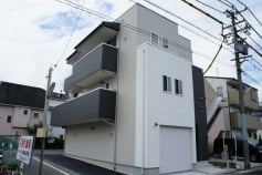 木造3階建ての家