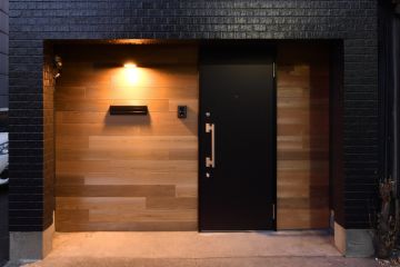 玄関（夜）