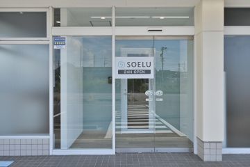 入口ホール（昼）