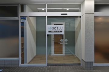 入口ホール（夜）
