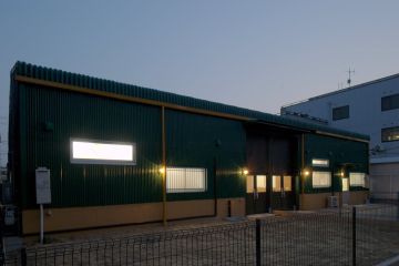 夜の外観