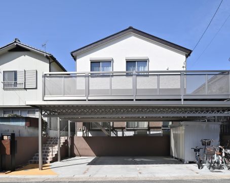 広々とした屋外テラスのある二世帯住宅 アイキャッチ画像