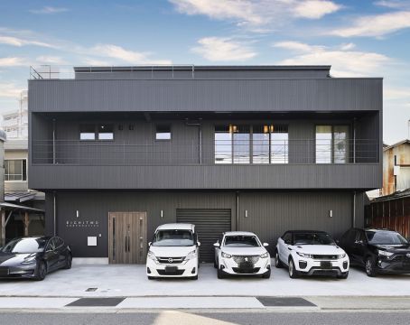 社屋に見えない漆黒の箱 アイキャッチ画像