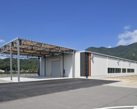 広大な敷地に建つ300坪の倉庫 アイキャッチ画像