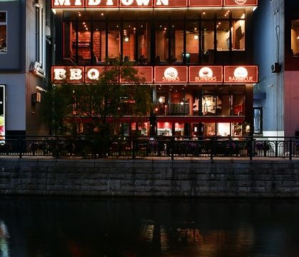 ステーキ＆スモークハウス「MIDTOWNBBQ」の移転改装工事です アイキャッチ画像