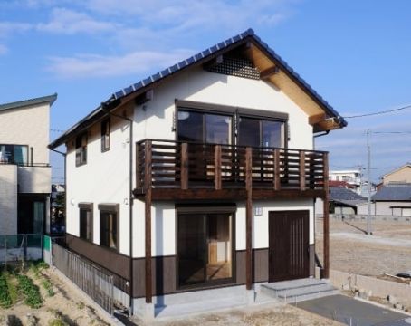 無垢の木に囲まれた家 アイキャッチ画像