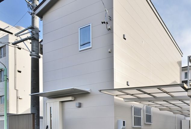 狭小地に建つシンプルで機能的な家 アイキャッチ画像